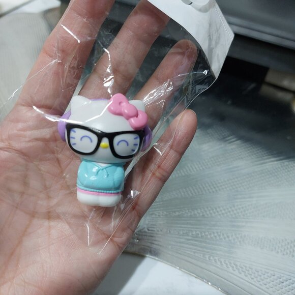 Rare Hello Kitty Mini In BIG Glasses BIG Earphones Earplugs Geeky Cutie Pie - Picture 2 of 5